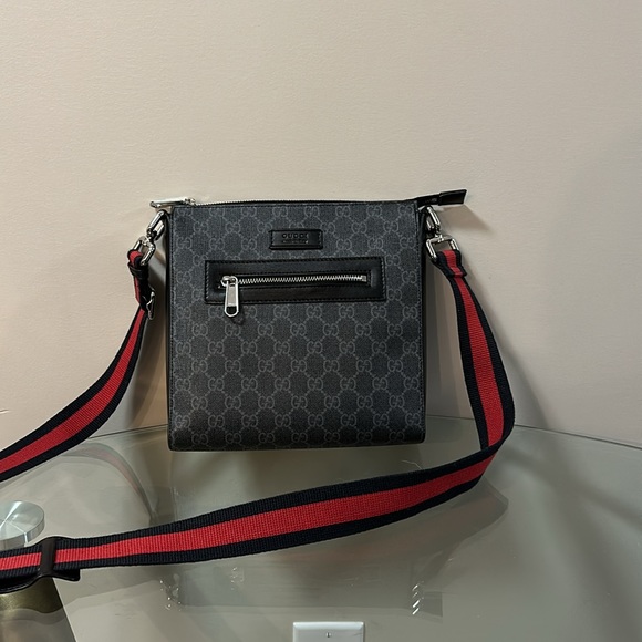 GUCCI BLACK SMALL MESSENGER BAG UNISEX - Picture 3 of 6